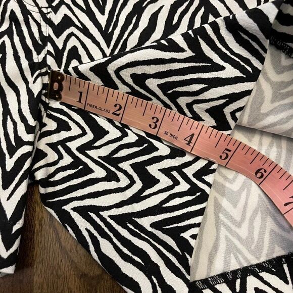 89th + Madison | Zebra Stretch Shorts - Picture 10 of 10